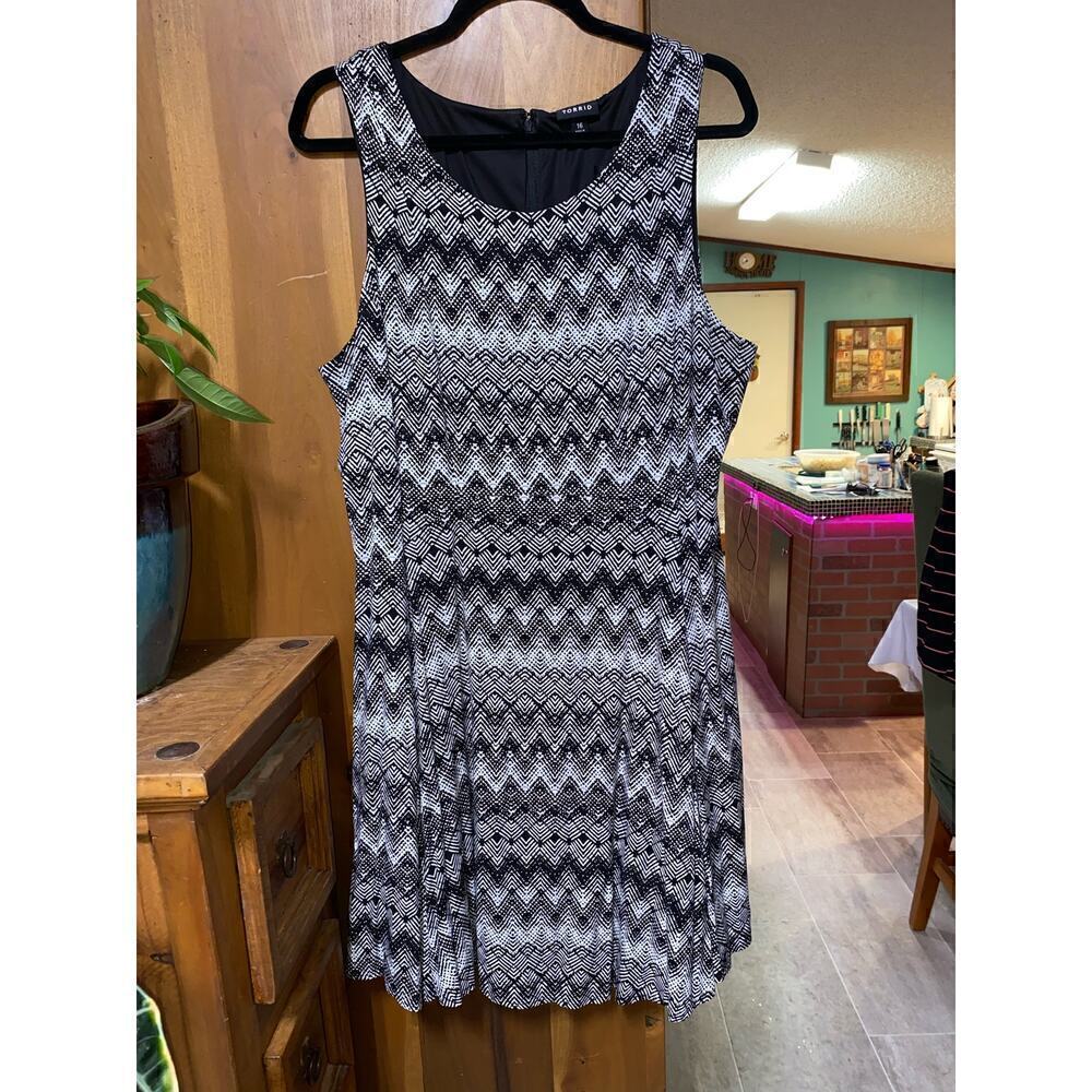 Torrid‎ Fit & Flare A Line Dress Tunic Black Geo Sleeveless Lined Stretch SZ 16
